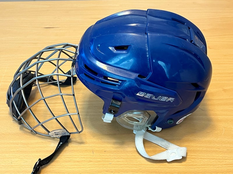 Small Bauer Re-Akt Helmet with Titanium Cage