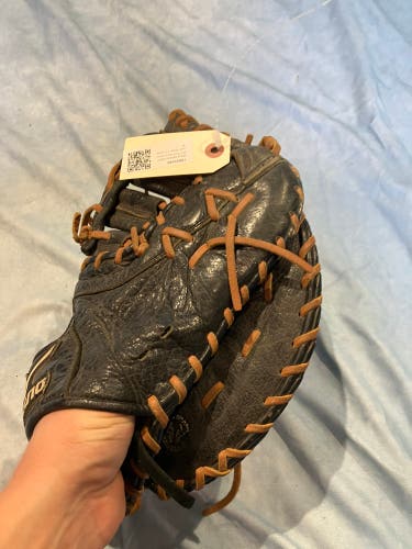 Black Mizuno MVP RH First Base Baseball Glove 12" (Used)
