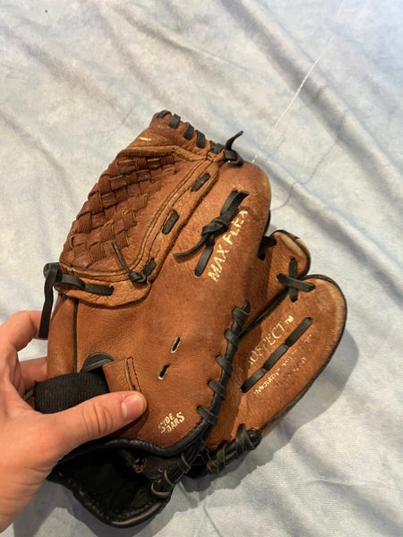 Brown Mizuno Power Close RH Pitcher's Baseball Glove 11" (Used)