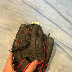Black Mizuno Finch RH Softball Glove 11" (Used)