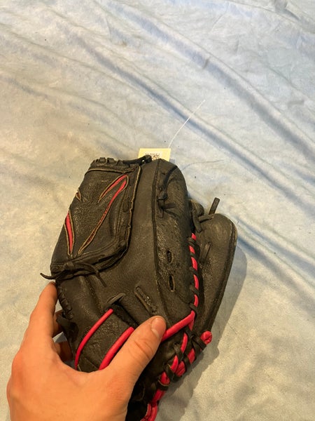 Black Mizuno Finch RH Softball Glove 11" (Used)
