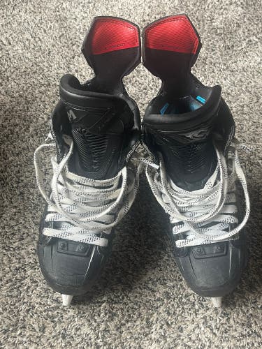 2024 CCM JetSpeed FT690 Hockey Skates Regular Width 6 (Used)
