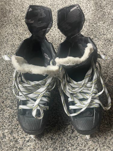 2023 CCM Tacks AS580 Hockey Skates Regular Width Size 5 (Used)