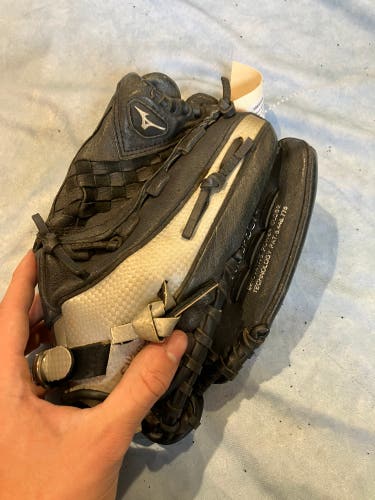 Black Mizuno Power Close RH Baseball Glove 10.5" (Used)