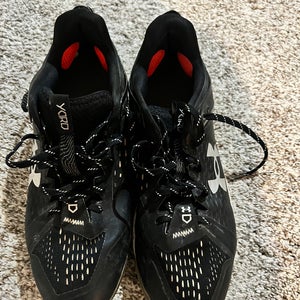 Black Men's Size M 11.0 (W 12.0) Under Armour Charged Low Top Metal (Used)