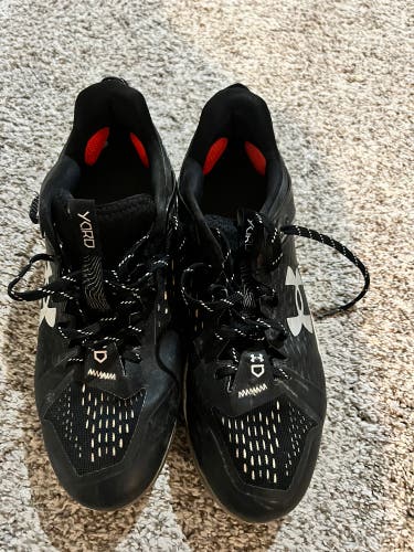 Black Men's Size M 11.0 (W 12.0) Under Armour Charged Low Top Metal (Used)