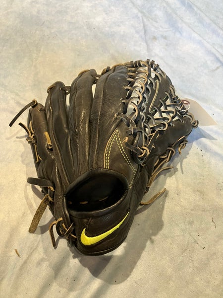Black Nike Sha/do Edge RH Outfield Baseball Glove 12.5" (Used)