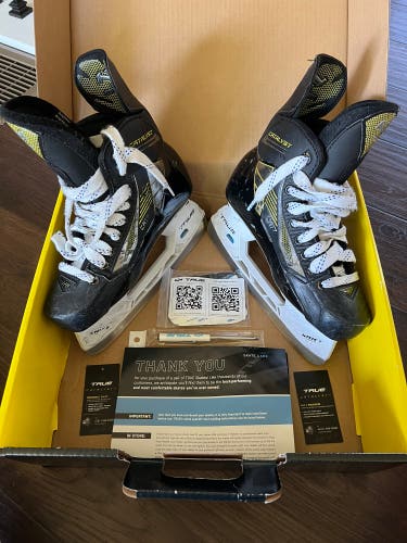 2024 True Catalyst 7 Hockey Skates Regular Width Size 5 (Used)