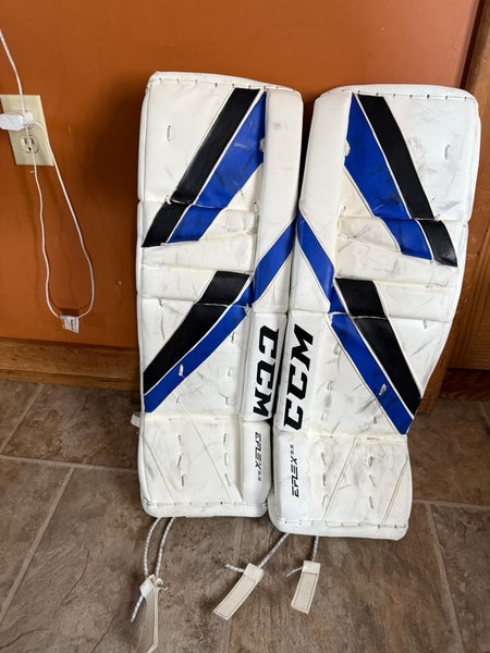 28" CCM Extreme Flex 5.5 Goalie Leg Pads (Used)