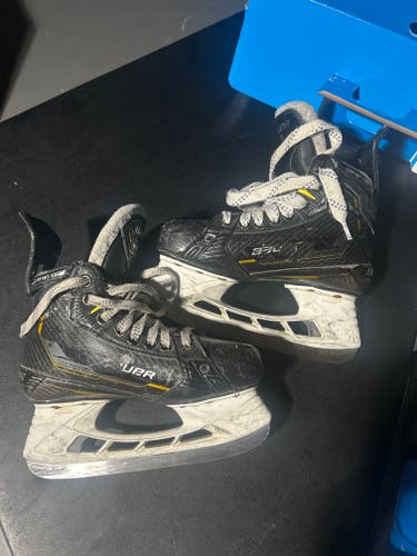 Bauer Supreme M5 Pro Hockey Skates Extra Wide Width (Used)
