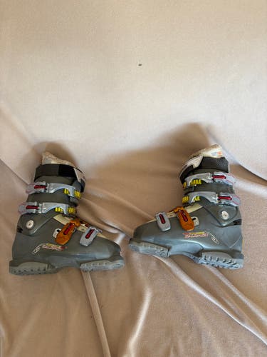 Unisex Salomon mondo 24.5 All Mountain Ski Boots (Used)