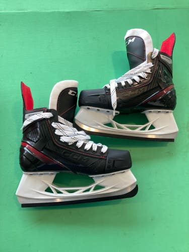 Intermediate CCM JetSpeed FT455 Hockey Skates Regular Width Size 5 (New)