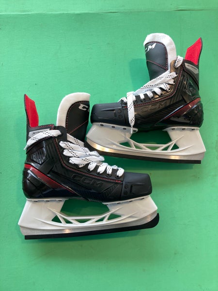 Intermediate CCM JetSpeed FT455 Hockey Skates Regular Width Size 5 (New)