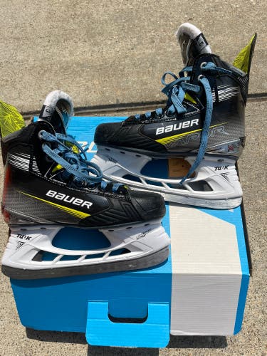2024 Bauer Vapor X4 Hockey Skates Extra Wide Width Size 3 (Used)