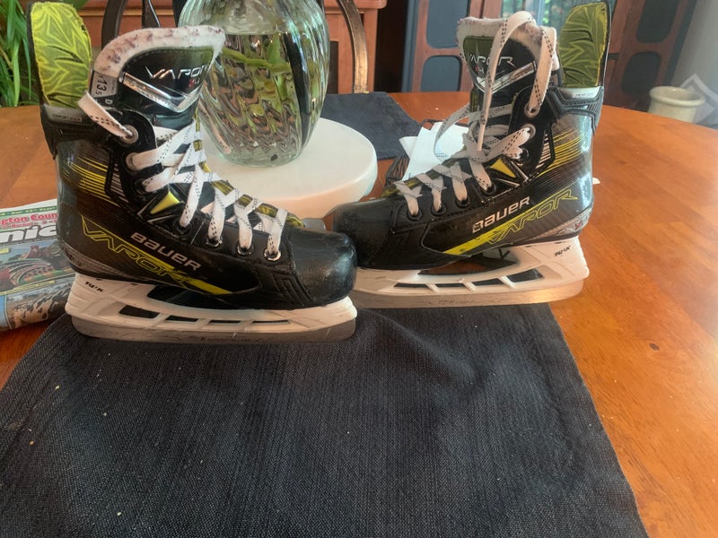2024 Bauer Vapor 4 Hockey Skates Wide Width 13.5 (Used)