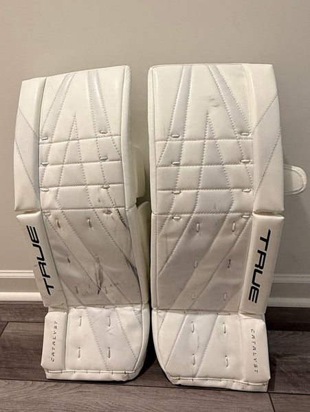 28" +2” True Catalyst Goalie Leg Pads White/White (Used)