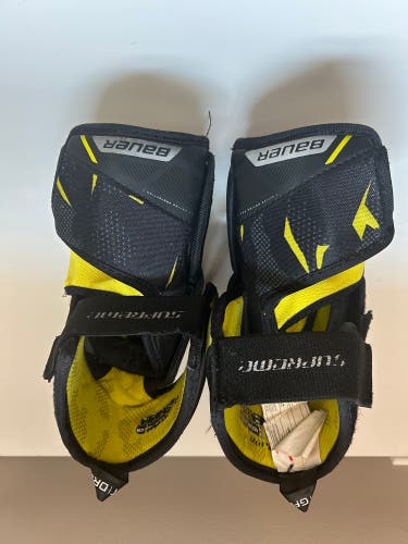Junior Medium Bauer supreme 3s Elbow Pads (Used)