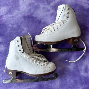 White Riedell Figure Skates Junior 1 (Used)