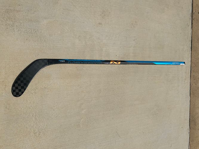 Intermediate Bauer Nexus E4 Right Handed Hockey Stick P28 (Used)