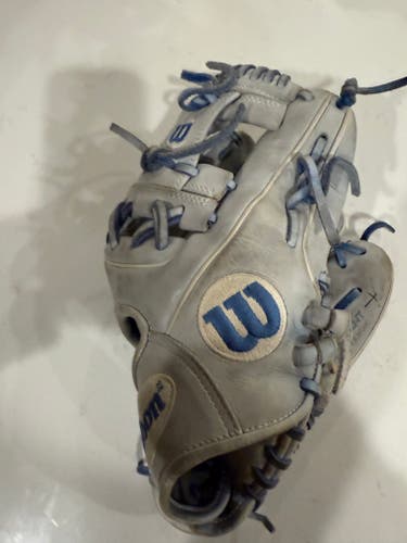 Wilson RH Infield A2000 Autism Speaks 1786 11.5Baseball Glove (Used)