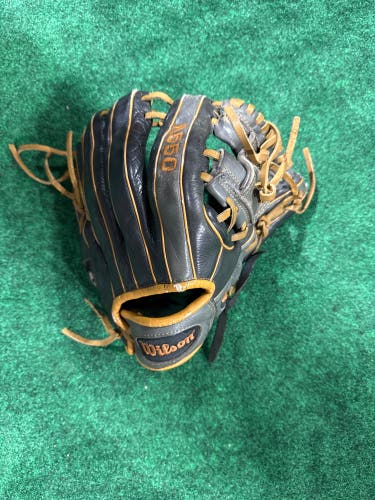 Gray& Black Wilson A550 RH Infield Baseball Glove 11" (Used)