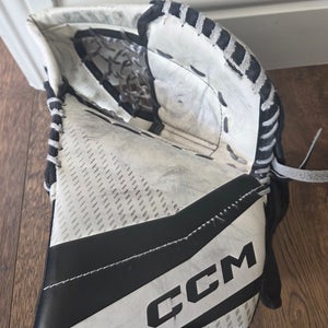 CCM YTFLEX Regular goalie glove (Used)