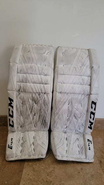 2023 31" CCM Extreme flex 4.9 Goalie Leg Pads (Used)