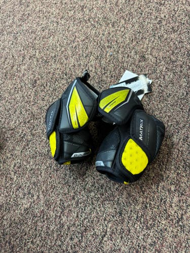 Junior Small Bauer Supreme matrix Elbow Pads (New)