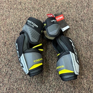Senior Medium CCM Vector Plus Elbow Pads (New)