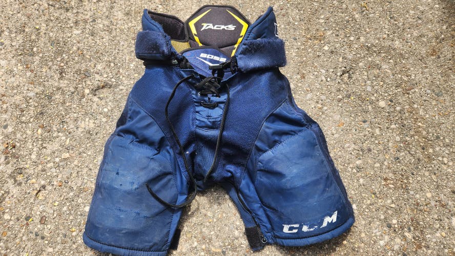 Junior Large CCM Tacks 6052 Hockey Pants (Used)