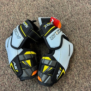 Senior Large CCM Super Tacks AS1 Elbow Pads (New)
