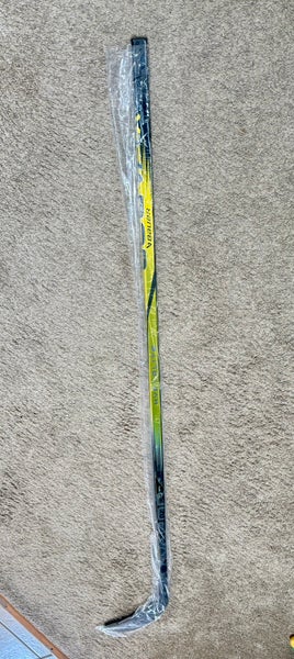 Senior Bauer Vapor Hyperlite 2 Left Hand Hockey Stick P28 (New)
