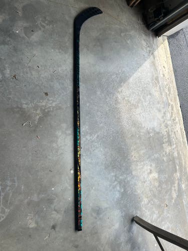 Junior Bauer Twitch Left Hand Hockey Stick P28 (Used)