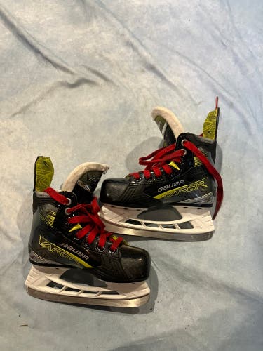 Youth Bauer Vapor X4 Hockey Skates Regular Width 12.5 (Used)
