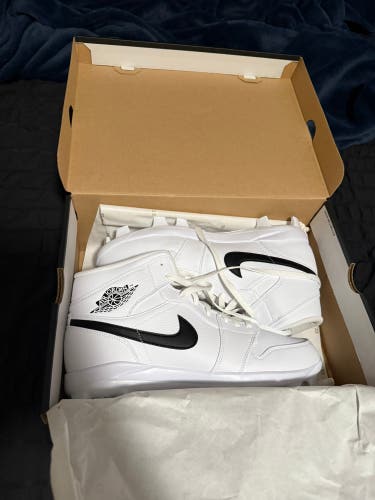 White Men's Size M 11.5 (W 12.5) Adult Jordan Cleats (New)