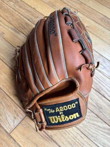 “The A2000” By Wilson - RH Pitcher's Baseball Glove 12" (Used)