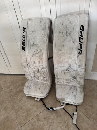 Small Intermediate Bauer GSX Goalie Leg Pads (Used)