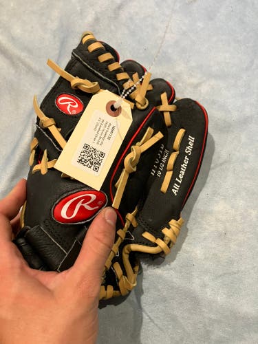 Black Rawlings Highlight Series RH Infield Baseball Glove 10.5" (Used)