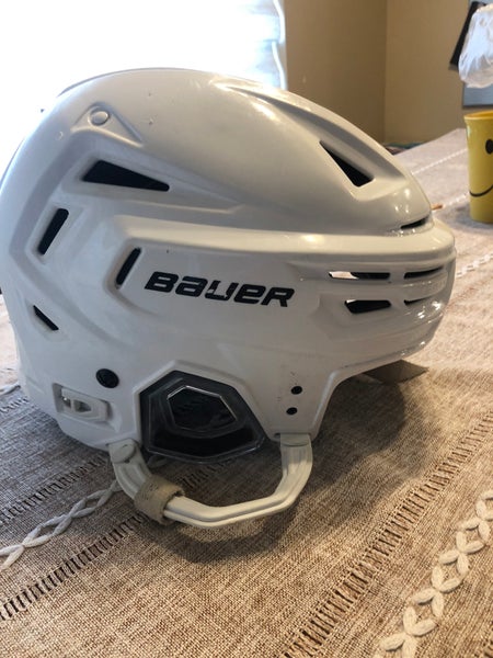 Medium Bauer Re-Akt 150 Helmet  (Used)