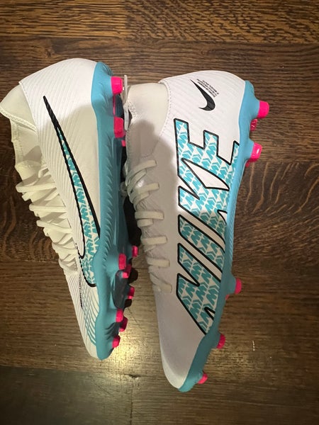 White Men's Size M 10.5 (W 11.5) Nike Cleats (New)