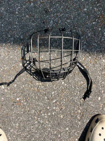 Medium CCM FM680 Full Cage (Used, Like New)
