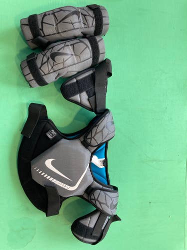 Medium Youth Nike Vapor LT Shoulder Pads (Used)