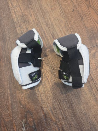 Youth Medium Reebok 20K Pro Elbow Pads (Used)