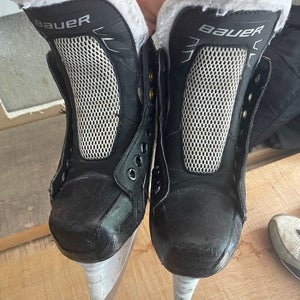 Bauer Supreme 160 Hockey Skates Regular Width Size 2.5 (Used)