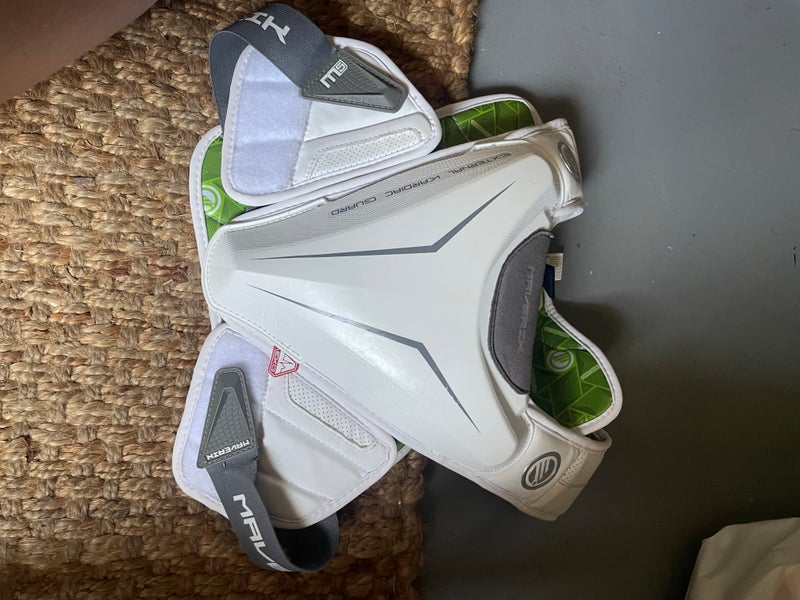 Medium/Large Youth Maverik M5 Speed Pad Shoulder Pads (Used)