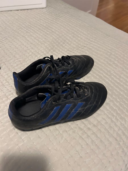 Unisex 4Y (Big Kids / Youth) Adidas Cleats (Used)