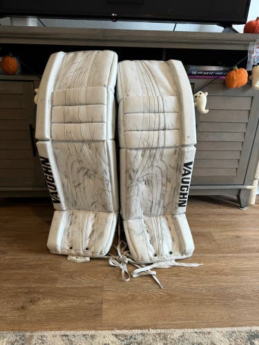 35" 2017 Vaughn V Elite Goalie Leg Pads (Used)