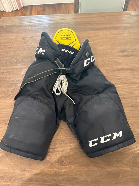 Men's Junior Small CCM Tacks 9040 Hockey Pants (Used)