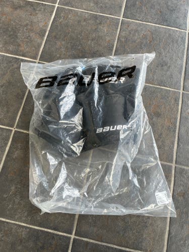 Black Youth Medium Bauer Lil Sport Hockey Pants (Used)