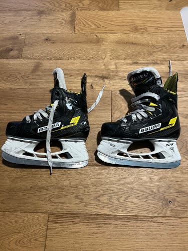 Bauer Supreme M4 Hockey Skates Regular Width Size 1 (Used)